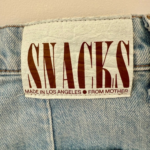 MOTHER The Pleated Fun Dip Short Fray | Size 24 - Picture 8 of 13